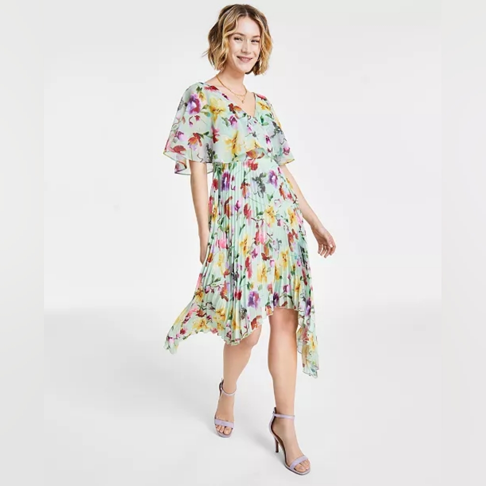 Women's Clothing (687)